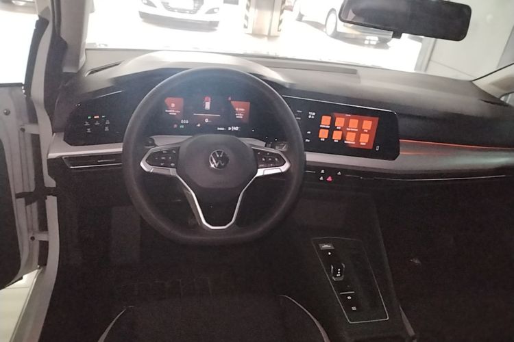 Volkswagen Golf 2023 car image #11
