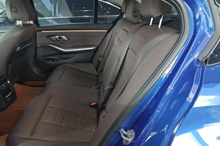 BMW 3 Series 2021 imagem de carro #17