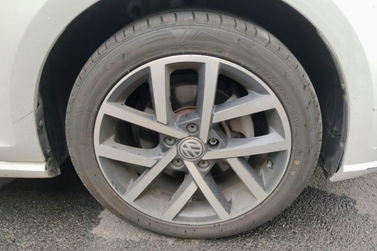 Volkswagen Golf 2018 car image #9