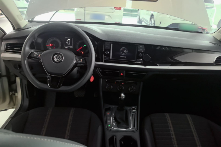 Volkswagen Lavida 2018 car image #11