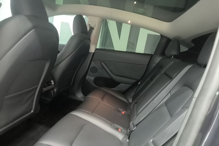 Tesla Model Y 2024 immagine di auto #17