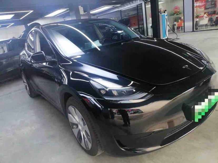Tesla Model Y 2022 car image #2