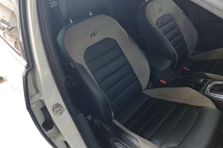 Volkswagen Golf 2019 car image #24