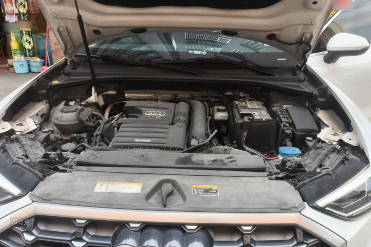 Audi Q3 2019 car image #22