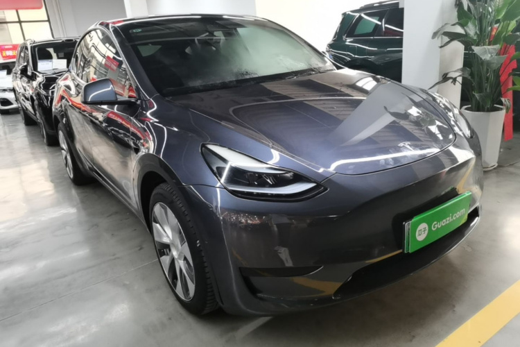Tesla Model Y 2023 #4 Tesla Model Y 2023 car image #4