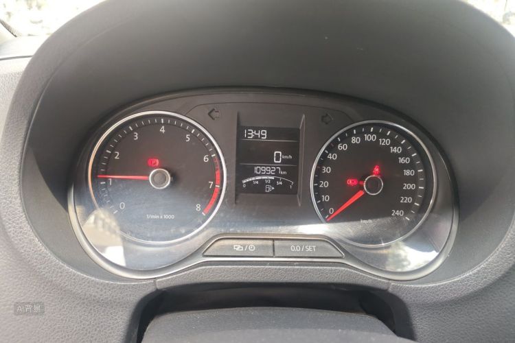 Volkswagen Polo 2015 car image #13
