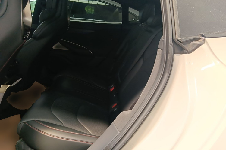 MI SU7 2024 car image #17