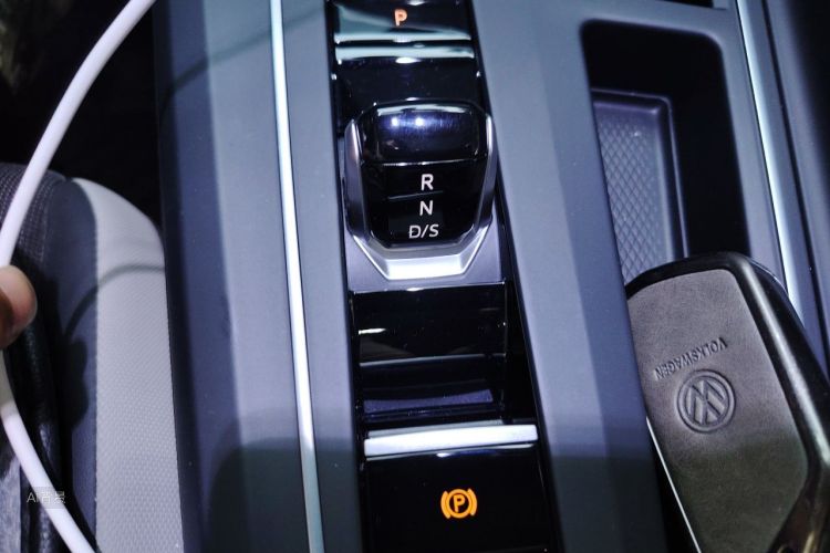 Volkswagen Golf 2023 car image #16