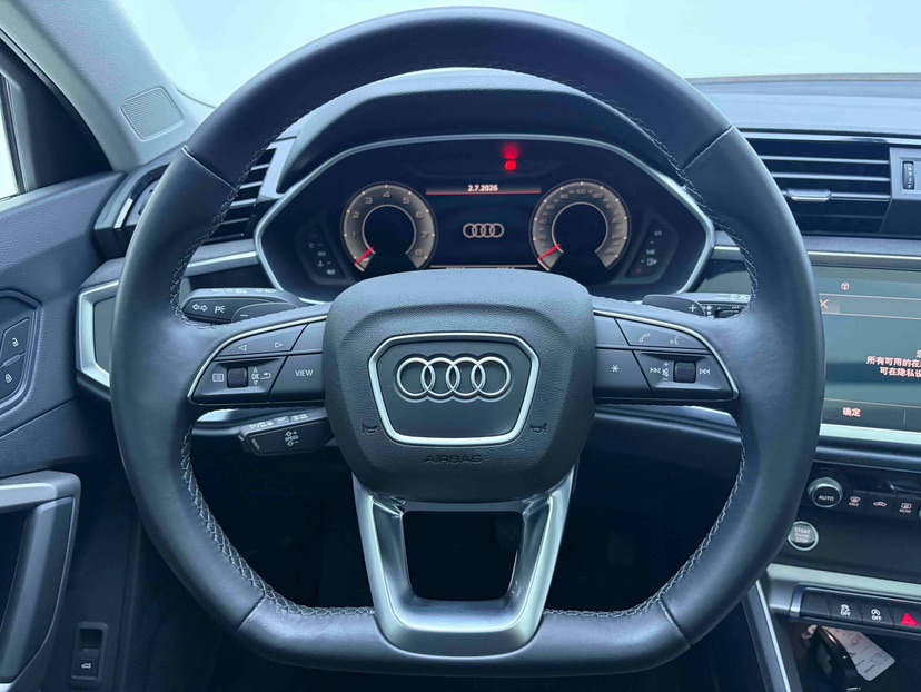 Audi Q3 2022 car image #9