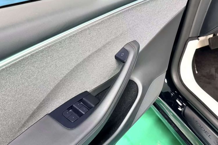 Tesla Model 3 2023 car image #16