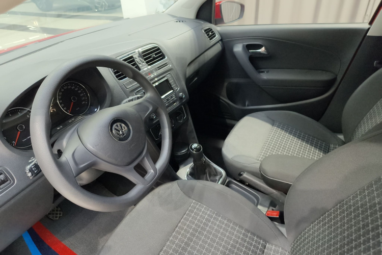 Volkswagen Polo 2014 car image #16