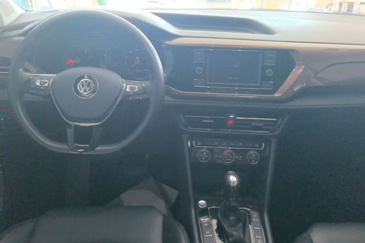 Volkswagen Tharu 2018 car image #10