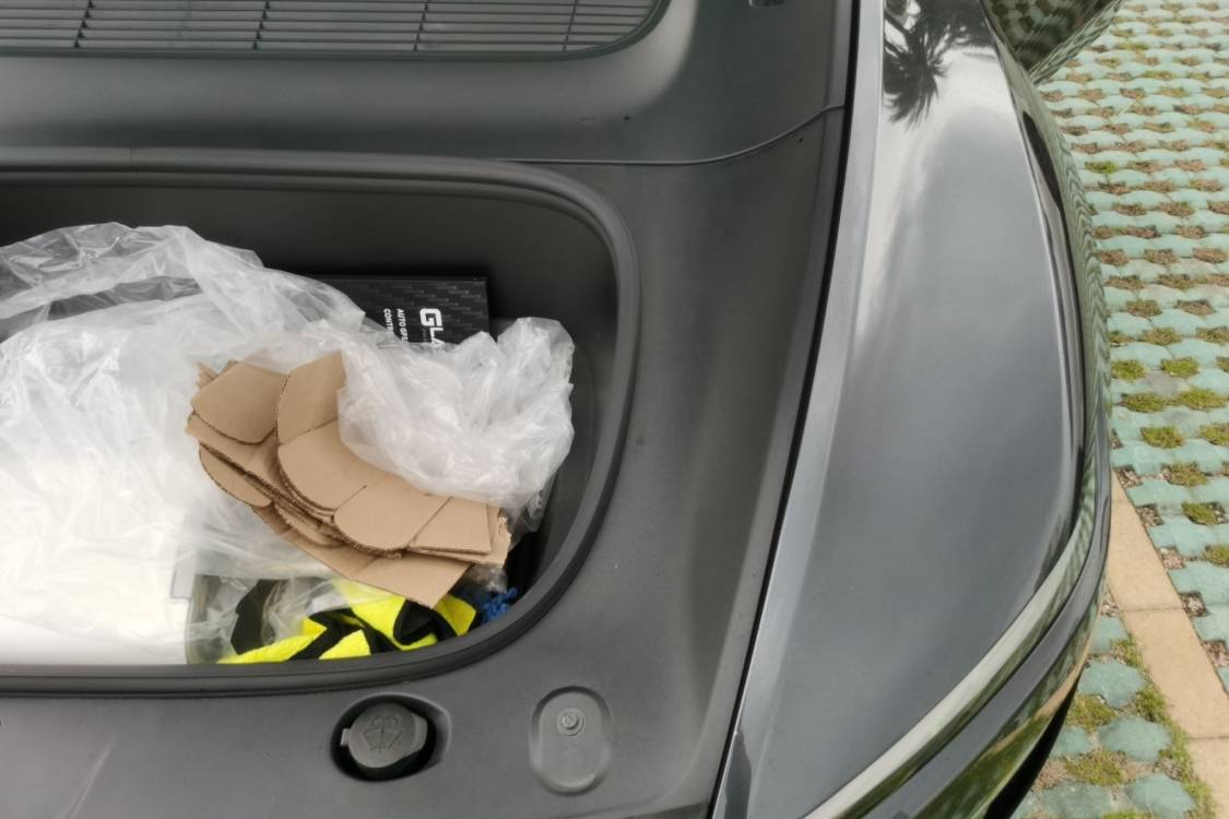 Tesla Model Y 2025 car image #12
