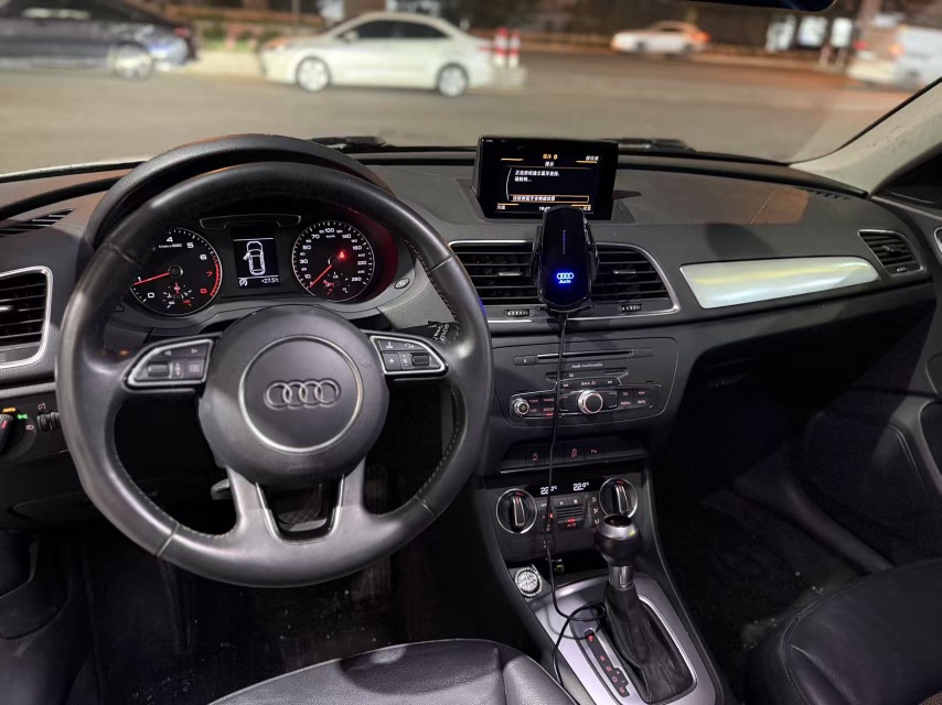Audi Q3 2019 car image #5