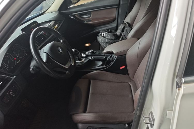 BMW 3 Series 2018 #15 BMW 3 Series 2018 car image #15