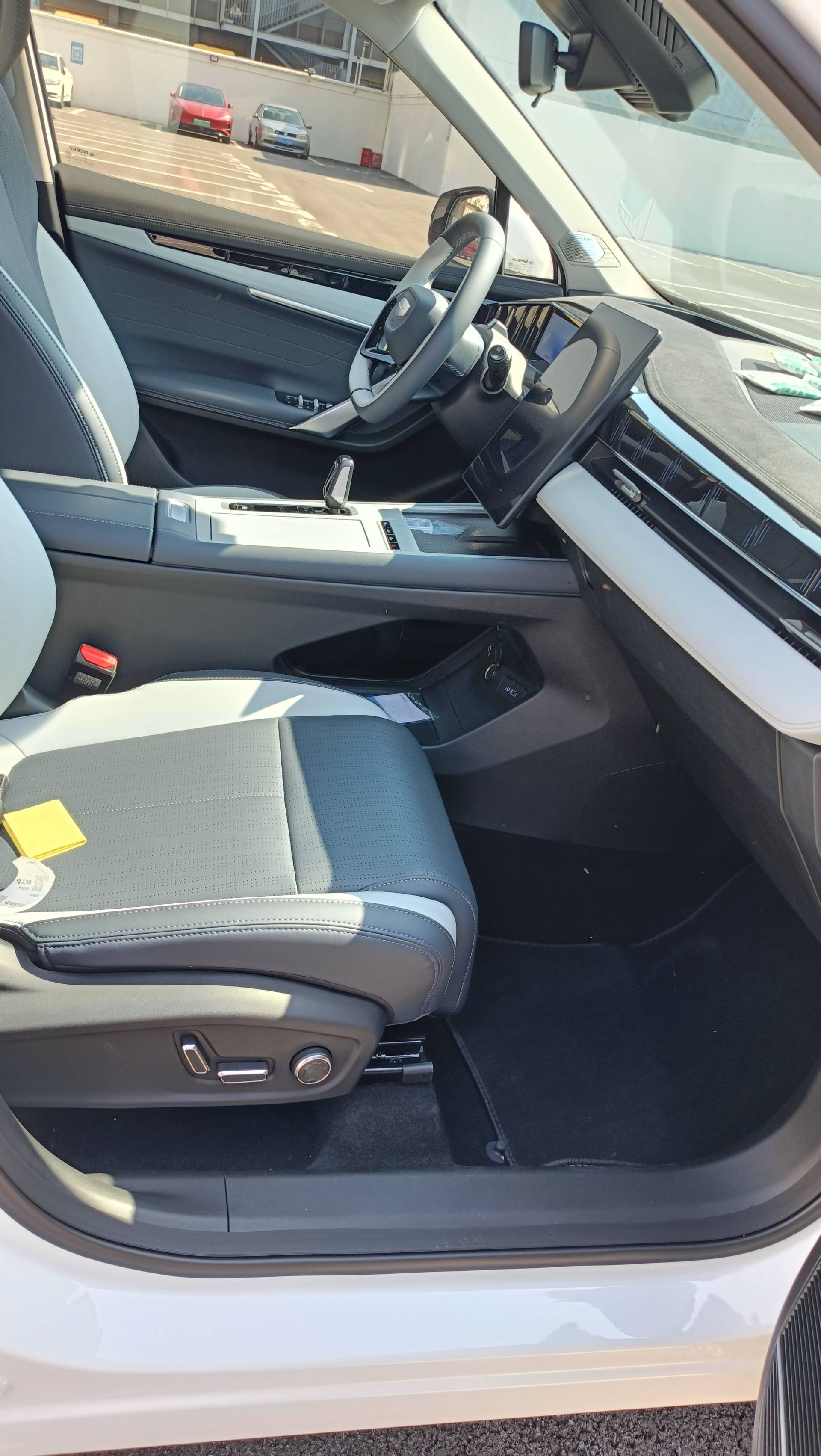 GEELY Boyue L 2025 car image #3