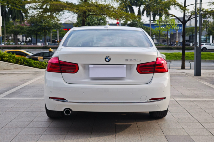 BMW 3 Series 2016 car image #12