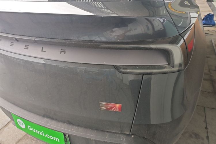 Tesla Model Y 2025 car image #8