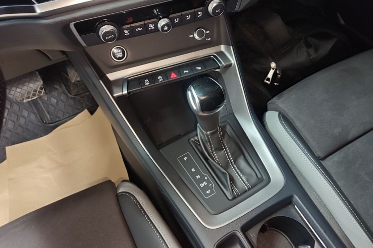 Audi Q3 2023 car image #14