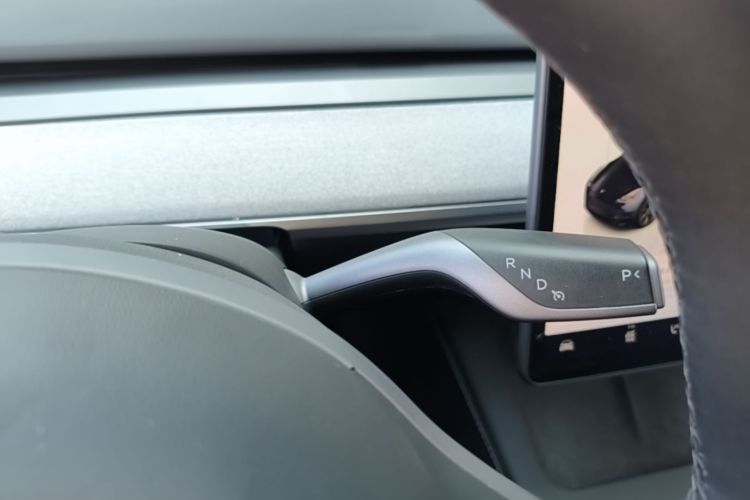 Tesla Model Y 2024 #14 Tesla Model Y 2024 صورة سيارة #14