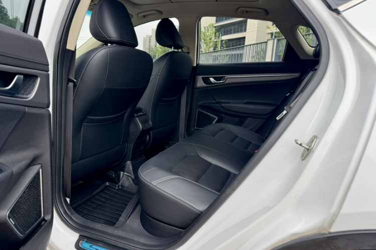 GEELY Emgrand GS 2017 car image #9