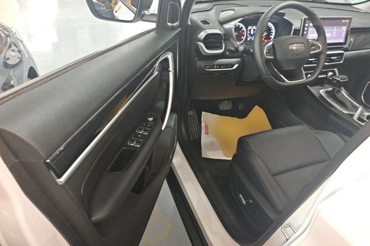 GEELY Coolray 2025 car image #16