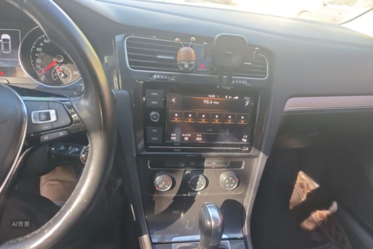 Volkswagen Golf 2019 car image #15