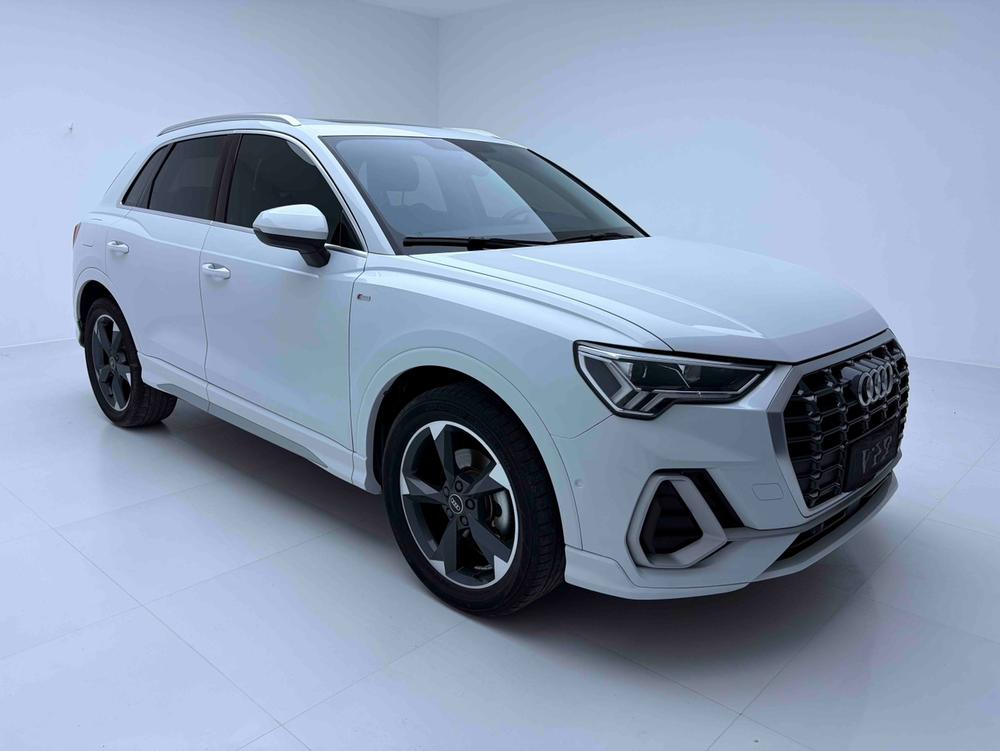 Audi Q3 2022 car image #3