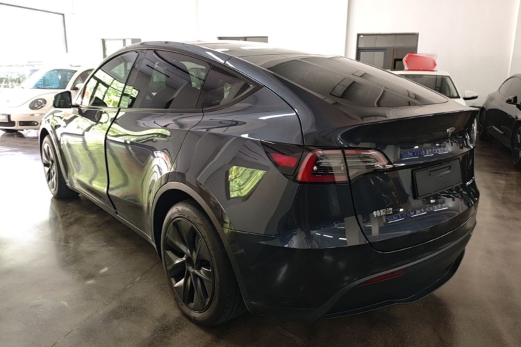 Tesla Model Y 2024 car image #5