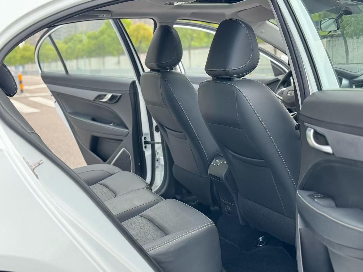 GEELY Emgrand 2021 car image #6