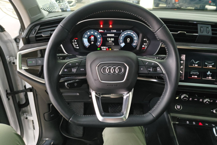 Audi Q3 2022 car image #15