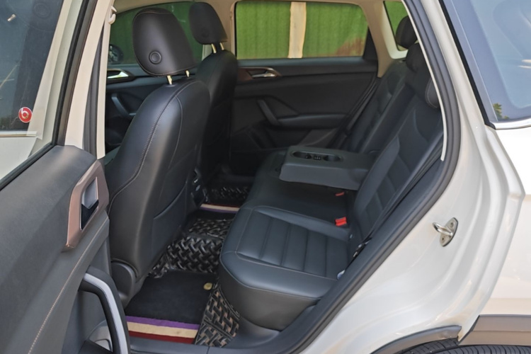 Volkswagen Tharu 2020 car image #17