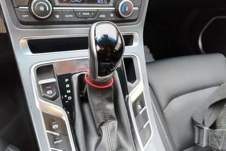 GEELY Emgrand 2019 #15 GEELY Emgrand 2019 car image #15