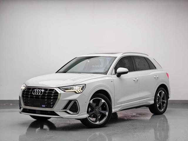 Audi Q3 2023 car image #22