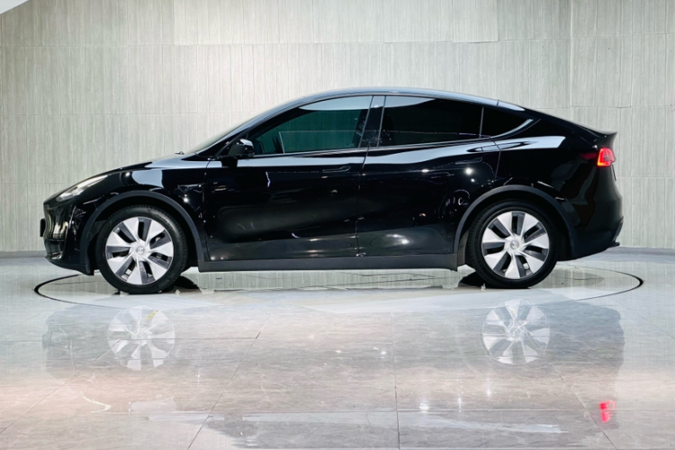 Tesla Model Y 2022 #4 Tesla Model Y 2022 car image #4
