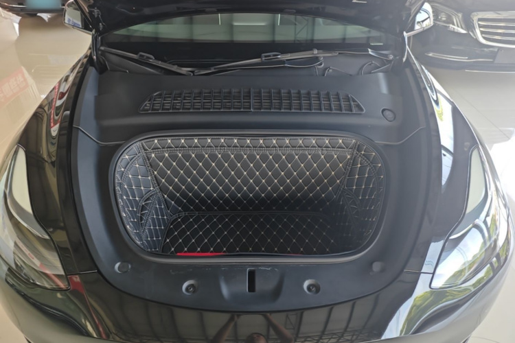 Tesla Model Y 2023 car image #20