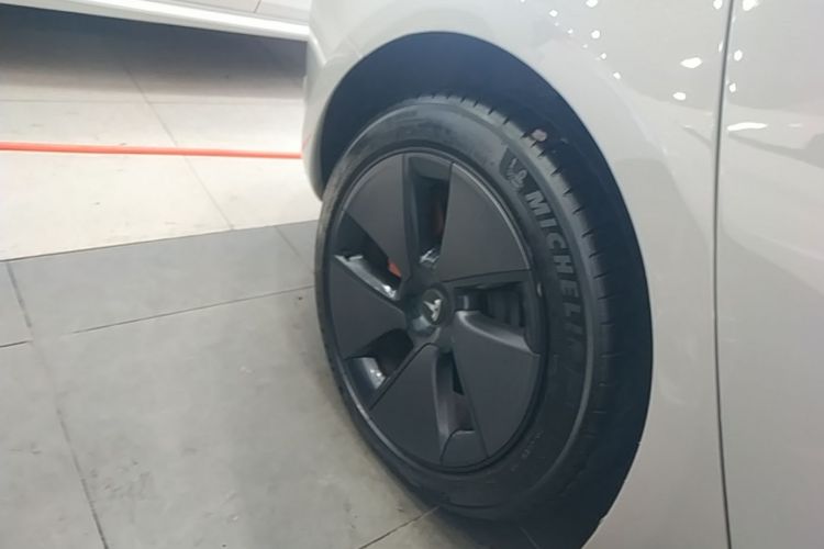 Tesla Model 3 2022 car image #10