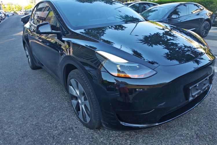 Tesla Model Y 2023 #4 Tesla Model Y 2023 car image #4