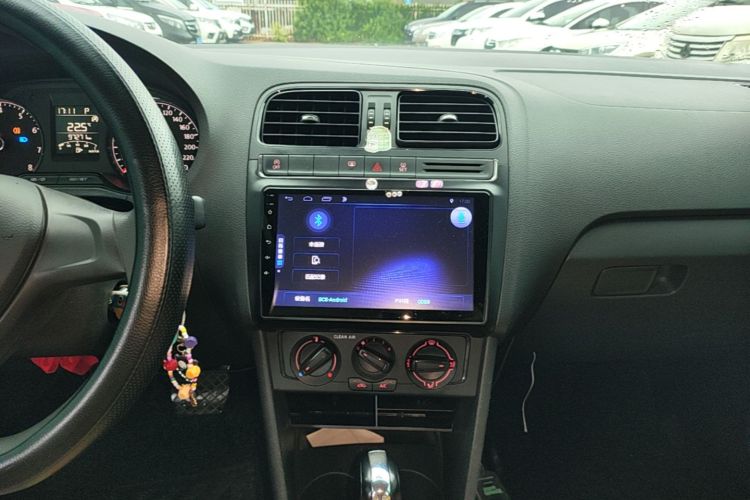 Volkswagen Polo 2019 car image #13
