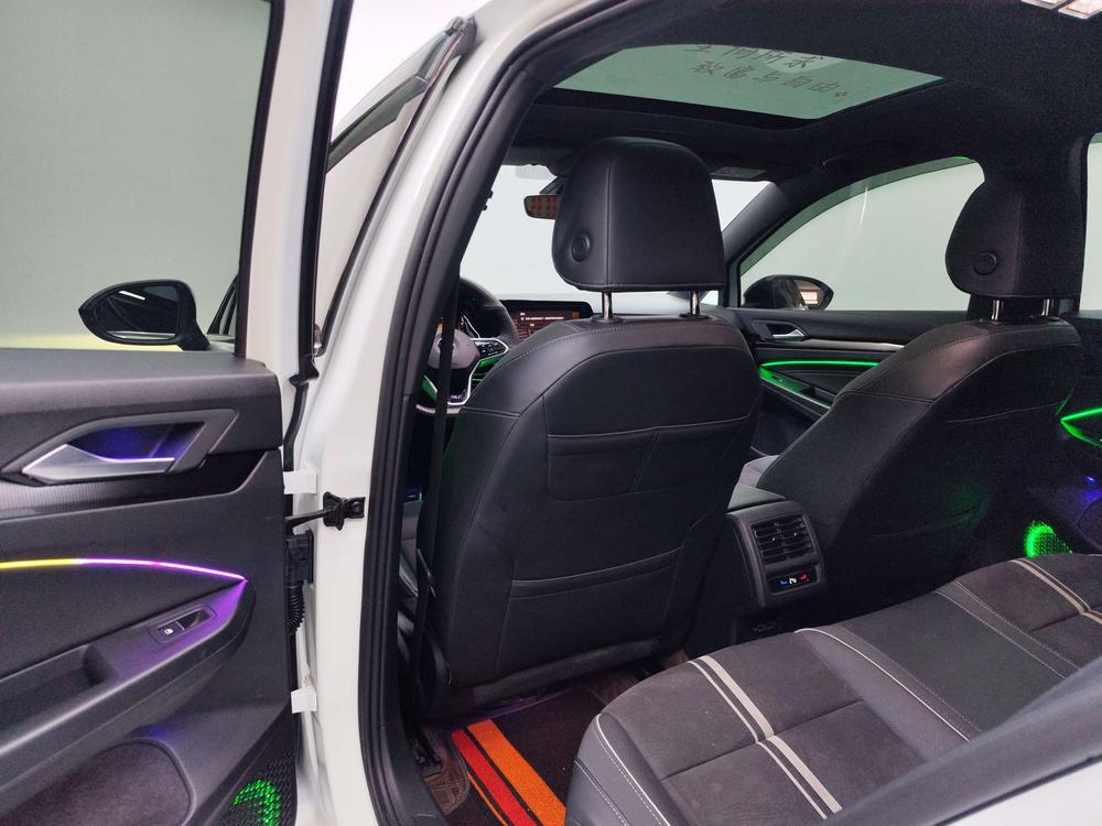Volkswagen Golf 2023 car image #19