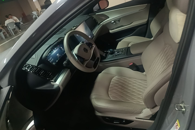 BYD Han 2024 immagine di auto #15