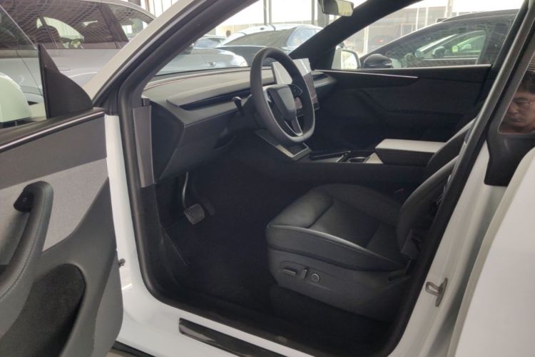 Tesla Model Y 2026 car image #16