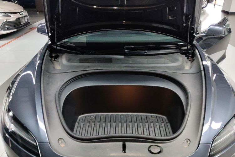 Tesla Model 3 2025 car image #20