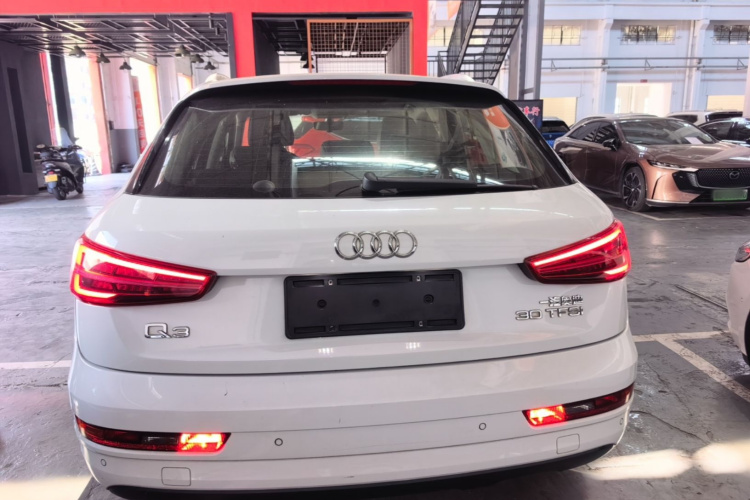 Audi Q3 2019 car image #4