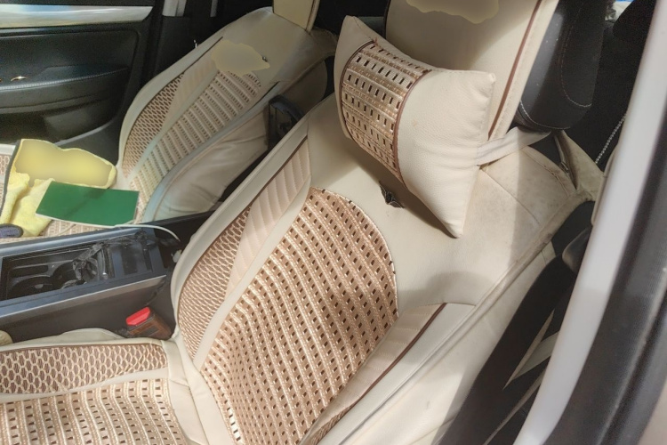 GEELY Emgrand 2019 car image #19