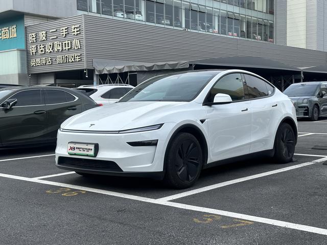Tesla Model Y 2026 #17 Tesla Model Y 2026 car image #17