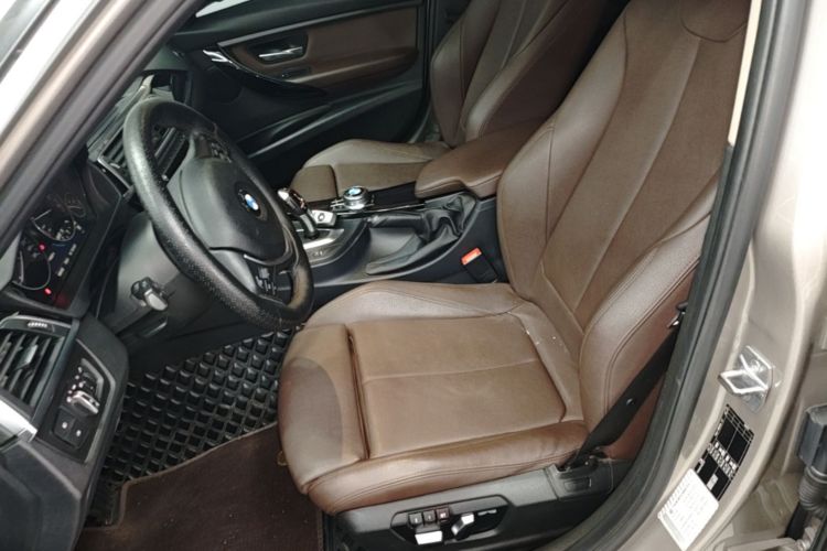 BMW 3 Series 2019 car image #15