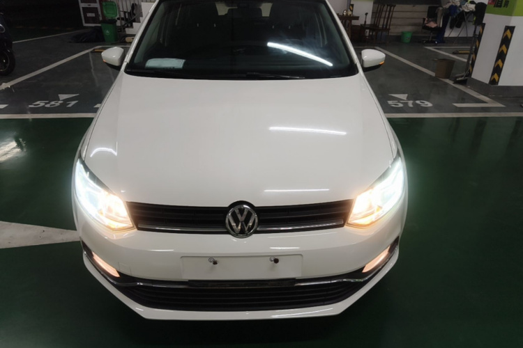 Volkswagen Polo 2015 car image #3