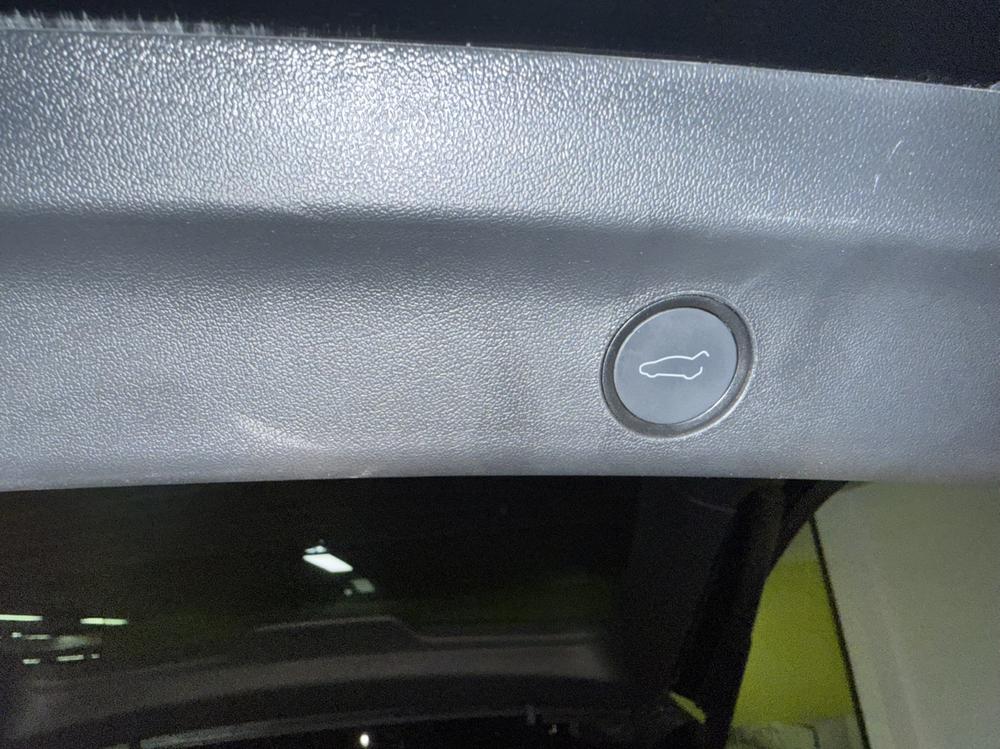 Tesla Model Y 2024 immagine di auto #8