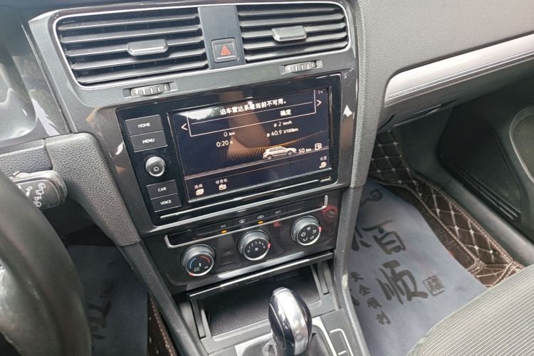 Volkswagen Golf 2018 car image #13
